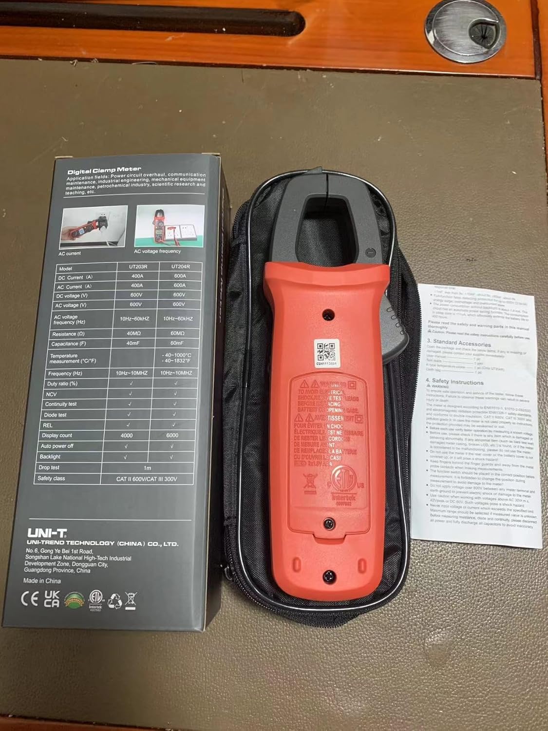 UNI-T 2117R True RMS 1000A AC Clamp Meter UNI-T 2117R True RMS 1000A AC Clamp Meter