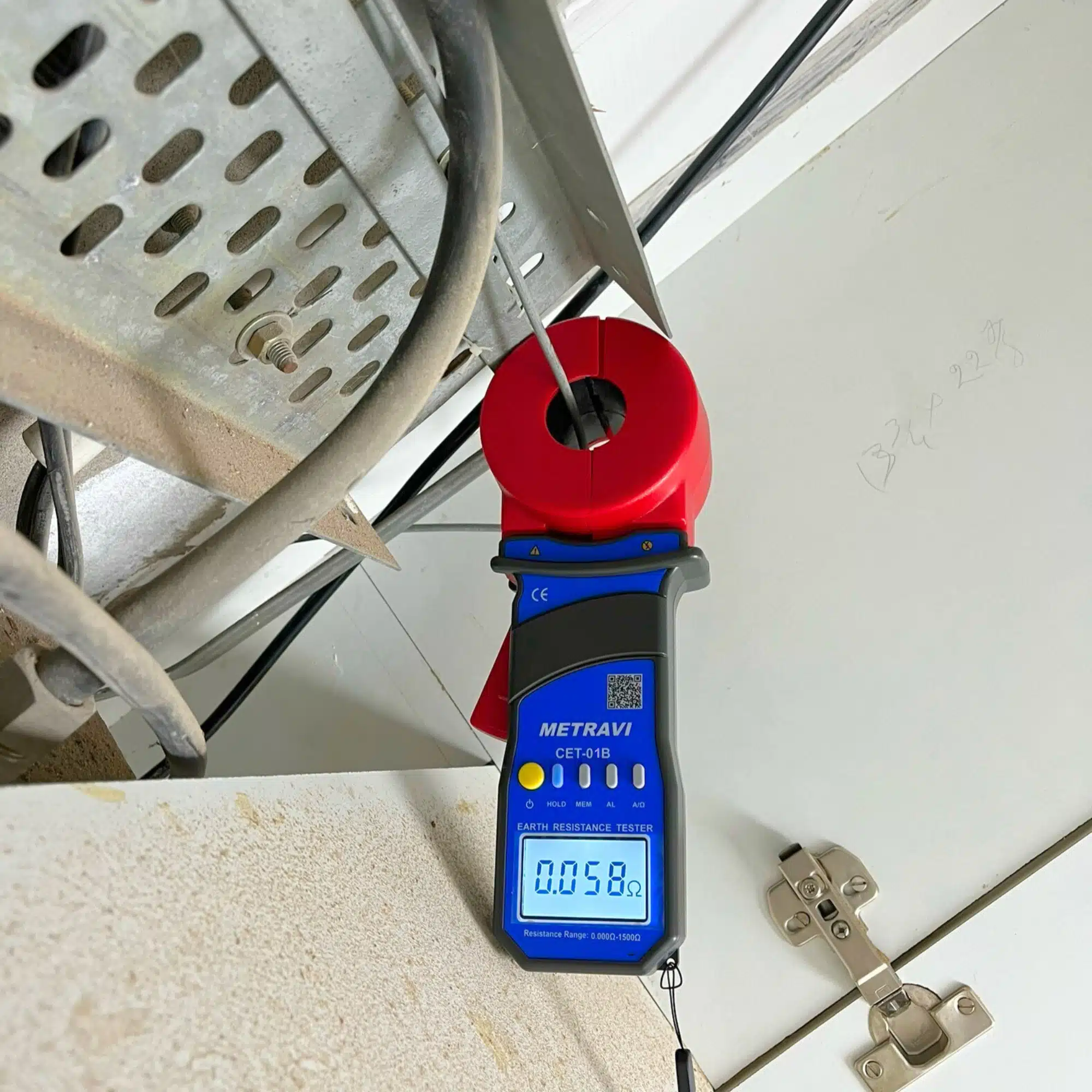 Metravi CET-01B Clamp-on Earth and Ground Resistance Tester with Bluetooth