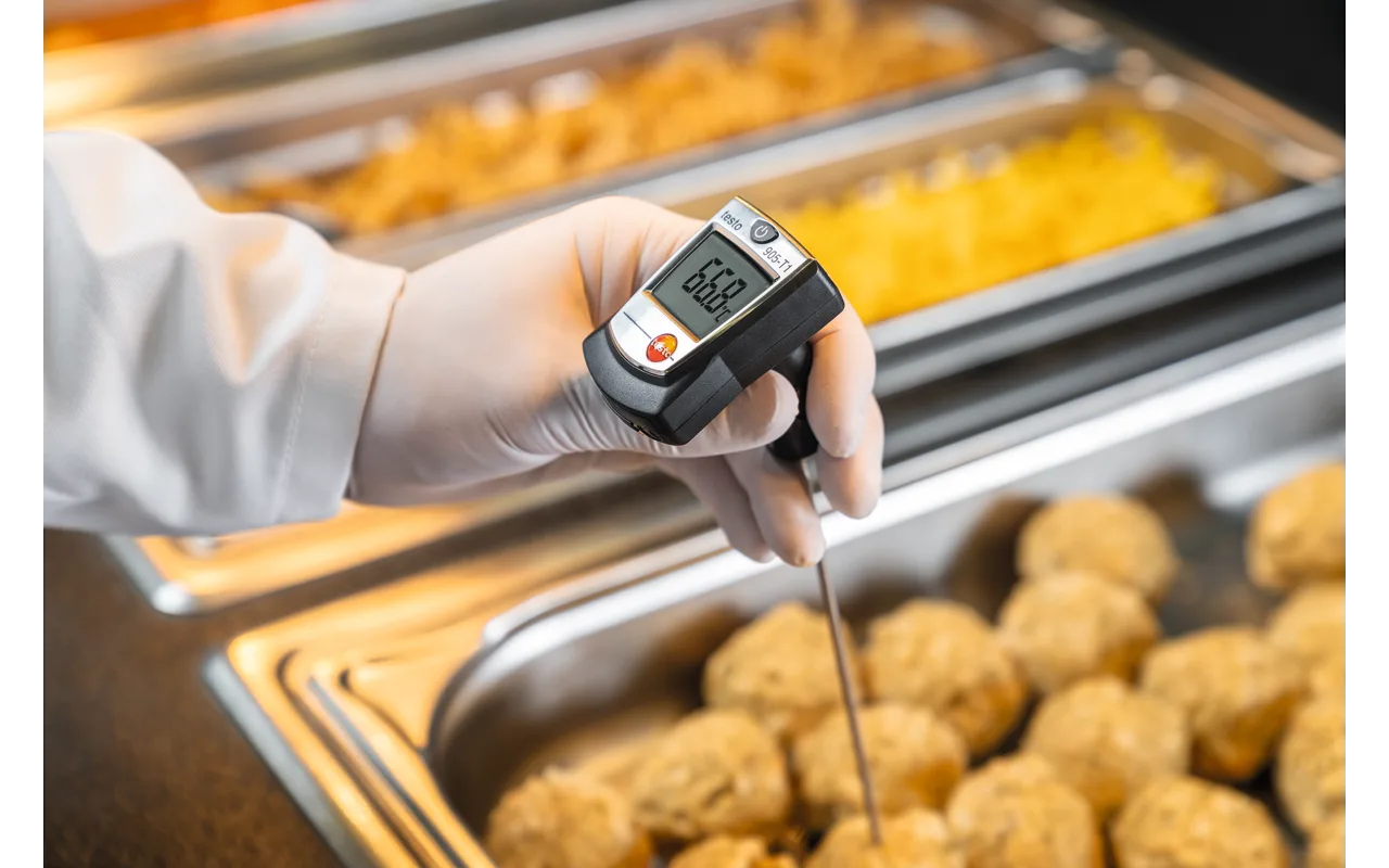 Testo 905-T1 - penetration thermometer with large measuring range