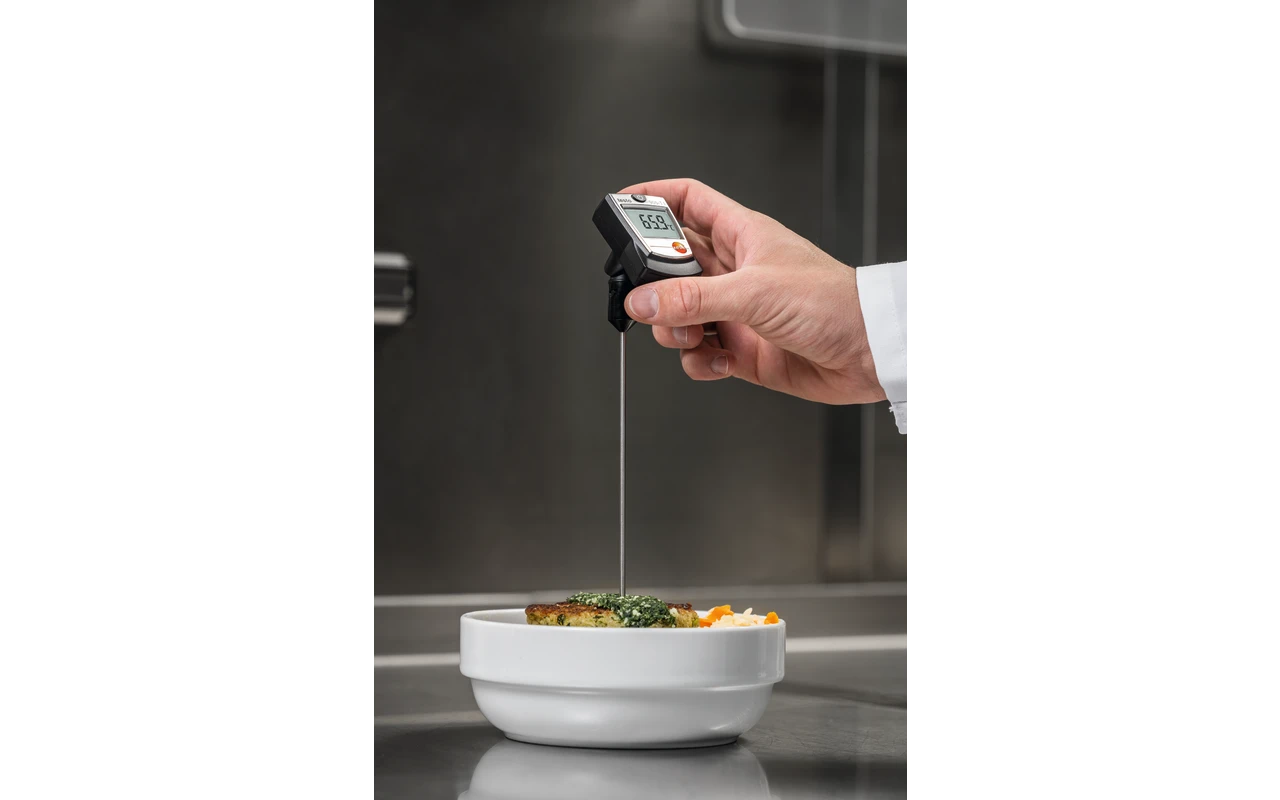 Testo 905-T1 - penetration thermometer with large measuring range