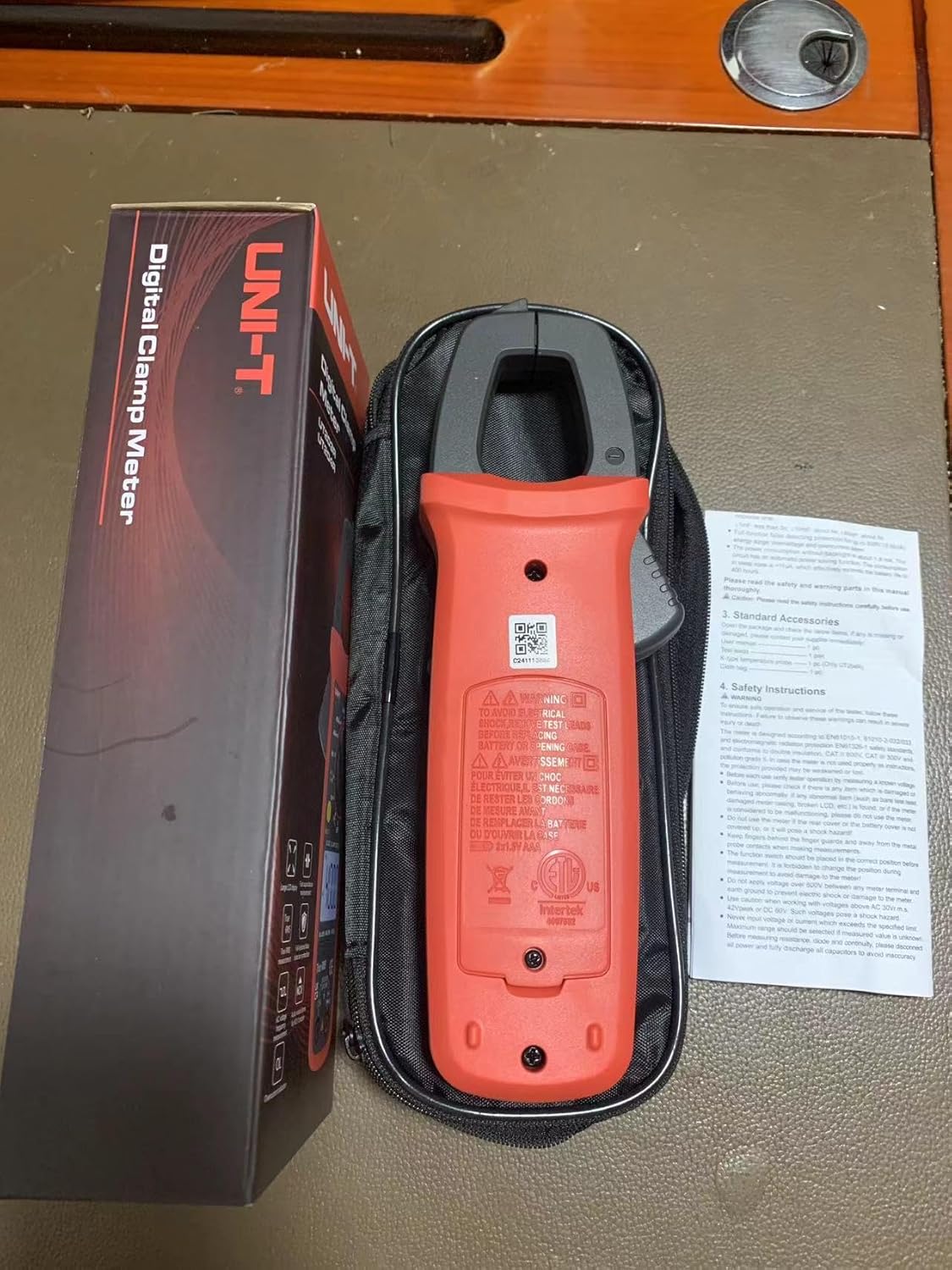 UNI-T UT221 2000A Digital Clamp Meters
